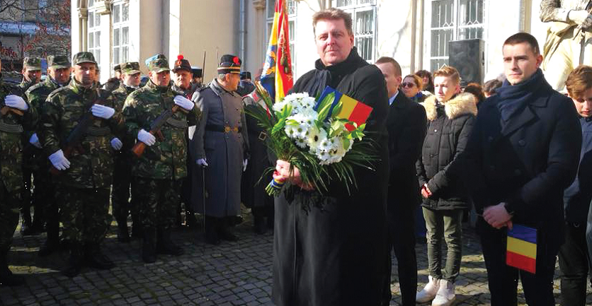 Împreună cu reprezentanţii Uniunii Elene din România – Filiala Prahova, depune buchete de flori la cele două monumente din Ploieşti ale domnitorului Alexandru Ioan Cuza.