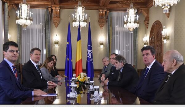 În calitate de vicelider al Grupului Parlamentar al Minorităţilor Naţionale, participă la consultările pentru formarea noului guvern al României.