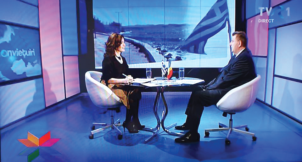 Participă la emisiunea „Convieţuiri”, transmisă în direct de canalul public de televiziune TVR 1.