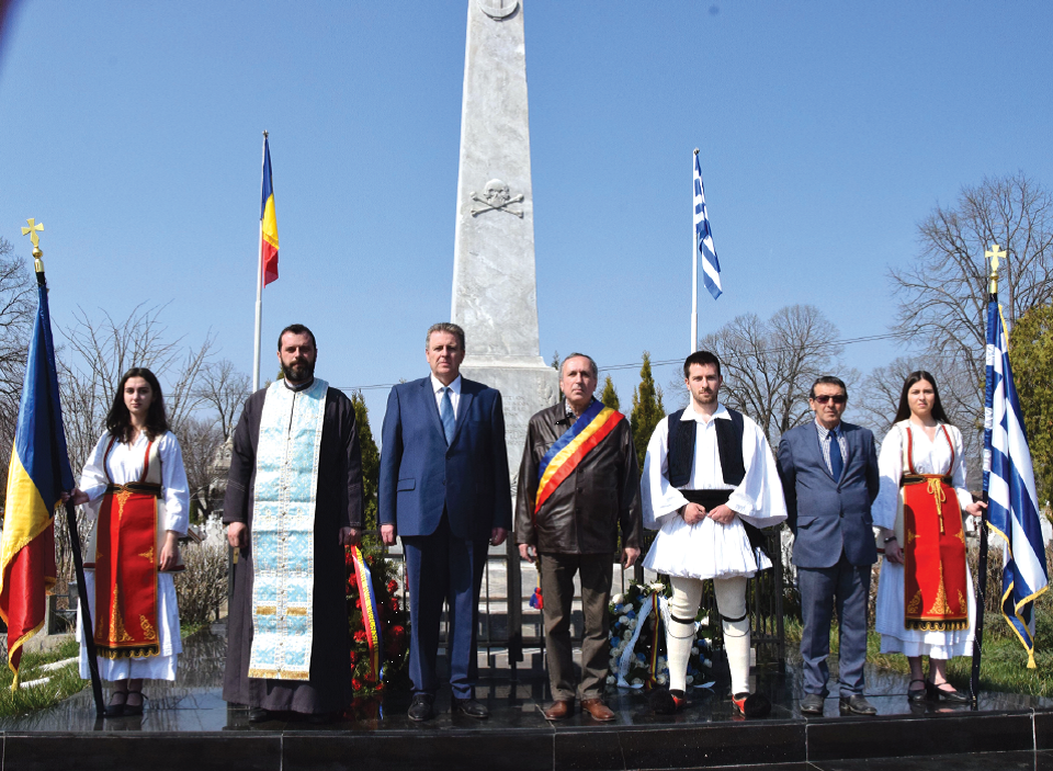 Slujba religioasă și ceremonia depunerii de coroane la monumentele eroilor greci şi români din Drăgășani