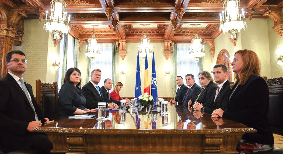 La invitaţia E.S. domnul Klaus Wener Iohnnis, preşedintele României, participă împreună cu patru membri ai Grupului Parlamentar al Minorităţilor Naţionale la consultările pe tema legislaţiei în domeniul Justiţiei, care s-au desfăşurat La Palatul Cotroceni.
