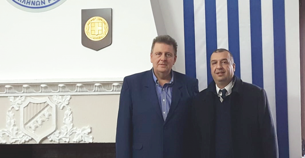 La sediul Uniunii Elene din România, se întâlneşte cu domnul Panagiotis Diamandis, director al Conservatorului Ano-Polis din Salonic, pentru a stabili un concert cu ocazia Zilei Limbii Elene şi altele două cu prilejul Zilei Naţionale a Republicii Elene.